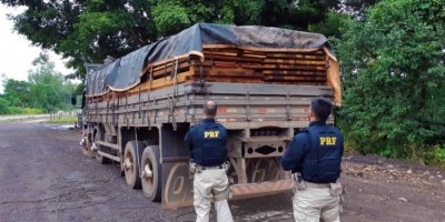 Em menos de 24h, PRF faz duas apreensões de madeira ilegal no município de Ji-Paraná