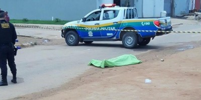 Corpo de homem é encontrado na frente de bar em Cujubim, RO