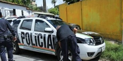 Mãe encontra filho esfaqueado na frente de casa em Guajará-Mirim