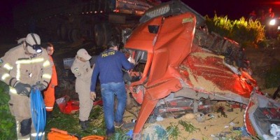 Colisão entre caminhões deixa uma vítima fatal na BR-364