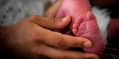 Mãe mata filha de 46 dias de idade asfixiada com travesseiro