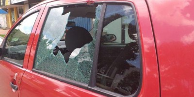 Bandido assalta 'Caixa Aqui' de farmácia e na fuga, dispara contra carro de secretária...