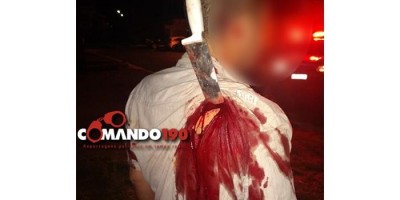Homem é socorrido com faca cravada nas costas em Ji-Paraná