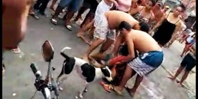 Mulher é executada com 7 tiros enquanto conversava com amigos em Manaus