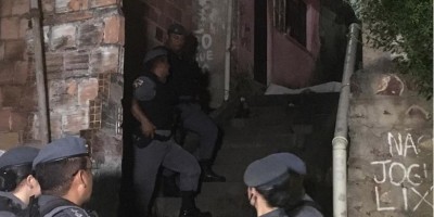Jovem é executado com tiros na cabeça no meio da rua em Manaus