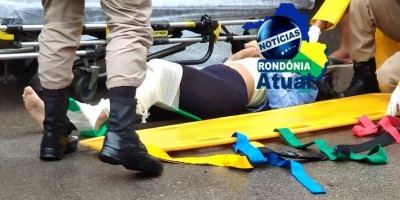 Motociclista quebra a perna ao colidir com carreta estacionada em Ji-Paraná
