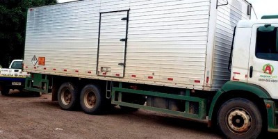 PRF flagra caminhão transportando resíduos perigosos com licença vencida
