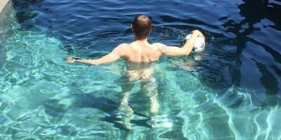 Homem é preso por tomar banho pelado em piscina na frente de crianças
