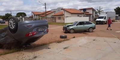 Carro capota após colisão em Vilhena; quatro pessoas foram levadas ao hospital