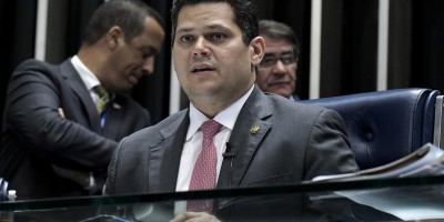 Presidente do Senado testa positivo para coronavírus