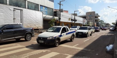 Motoristas fazem carreata para pedir abertura do comércio em várias cidades de Rondônia