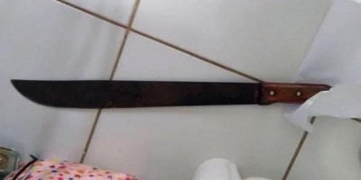 Vizinha ataca homem com facão em Porto Velho
