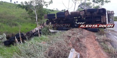 Carreta frigorífica tomba em curva da RO-010, em Migrantinópolis