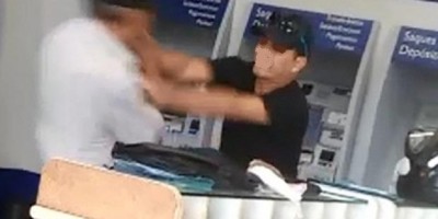Cliente de banco é surrada por mulher ao demorar em caixa eletrônico