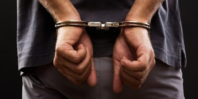 Homem é preso por estuprar e engravidar a própria filha
