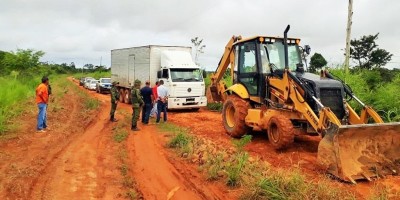 Caminhão com 300 caixas de frango é apreendido em Nova Mamoré