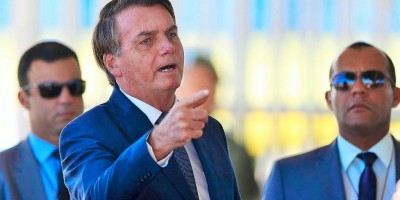 Presidente chama jornalistas de 'urubus' e diz que se o Brasil ficar fechado vai 'quebrar...