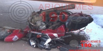Carreta passa por cima de moto o condutor escapou da morte por pouco
