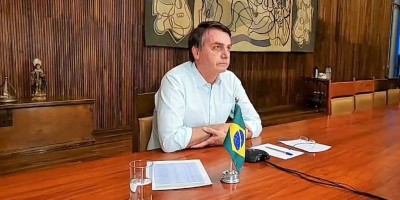 Em live, Bolsonaro vai na contramão de especialistas e diz que vírus está indo embora