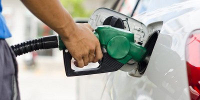 Petrobras reduz preço do combustível nas refinarias, mas queda acumulada de 48% em 2020...