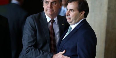 Visando apoio na Câmara, Bolsonaro estuda colocar pastor da Igreja Universal ou réu por...