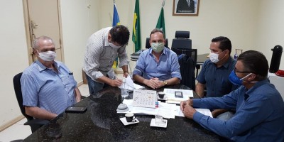 Prefeito dá ordem de reinício da obra de asfaltamento da Rua Corumbiara no Bairro...