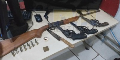 Polícia prende quadrilha com arsenal de armas em embarcação no Rio Madeira em Porto...