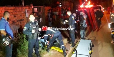 Casal armado em motocicleta bate de frente com viatura da PM durante fuga