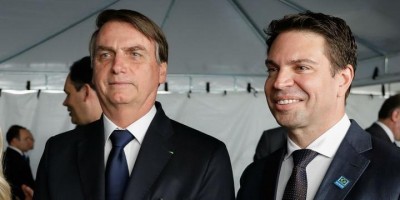 Bolsonaro escolhe diretor da Abin, de confiança dele e de seus filhos, para comandar a...