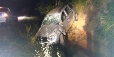 Veículo capota após motorista perder o controle da direção, em Ji-Paraná