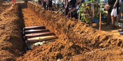 Caixões serão empilhados em valas comuns para suprir demanda de enterros em Manaus