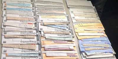 Quadrilha é presa com quase R$ 1 milhão e mais de 600 folhas de cheque