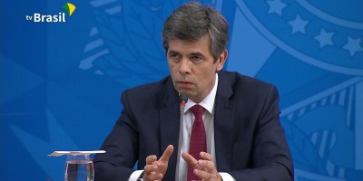 Ministro da Saúde diz que não é possível liberação do isolamento social com nº de...
