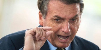 Bolsonaro manda Receita Federal perdoar dívidas milionárias das igrejas evangélicas