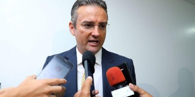 Bolsonaro nomeia delegado Rolando Alexandre, braço direito de Ramagem, para a PF