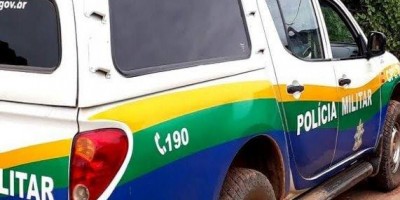 Marido é esfaqueado por olhar para a amiga da esposa