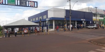Prefeitura de Rolim de Moura instala tenda ao lado da Caixa