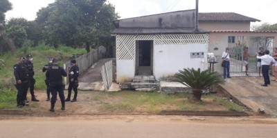 Corpo de idoso é encontrado em decomposição em residência de Jaru