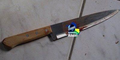 Jovem briga com a namorada e enfia a faca na própria barriga em Ji-Paraná