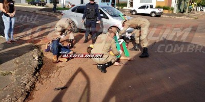 Casal fica gravemente ferido em acidente de trânsito no Centro de Rolim de Moura