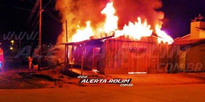 Bar é completamente destruído por incêndio em Rolim de Moura; veja o vídeo