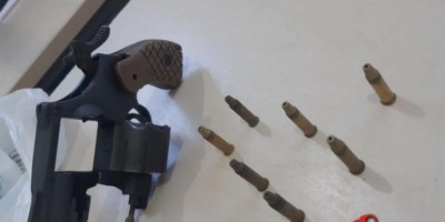 Em Ji-Paraná, ladrões roubam residência e esquecem a arma no local do crime