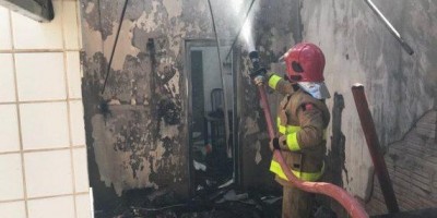 Filho é preso após incendiar residência do pai de 69 anos