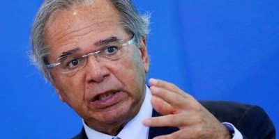 Guedes pede cooperação de servidores a veto de Bolsonaro sobre reajustes, enquanto...