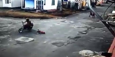 Criança é arremessada ao ser atropelada por motociclista em Manaus; veja o vídeo