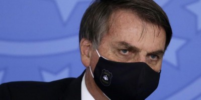 Bolsonaro faz piada com uso da cloroquina: 'quem for de direita toma cloroquina, quem for...
