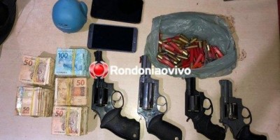 Trio é flagrado com quatro armas e R$ 52 mil após PM abordar carro
