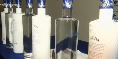 Mais de 6 mil garrafas de vodka apreendidas pela Receita Federal devem virar álcool gel...