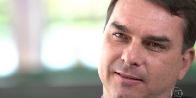 Flávio Bolsonaro diz que tem informação de 'anônimos' e que virá um 'tsunami' contra...