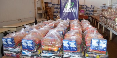Indústria de nutrição animal ADM doa 50 cestas básicas para Rolim de Moura